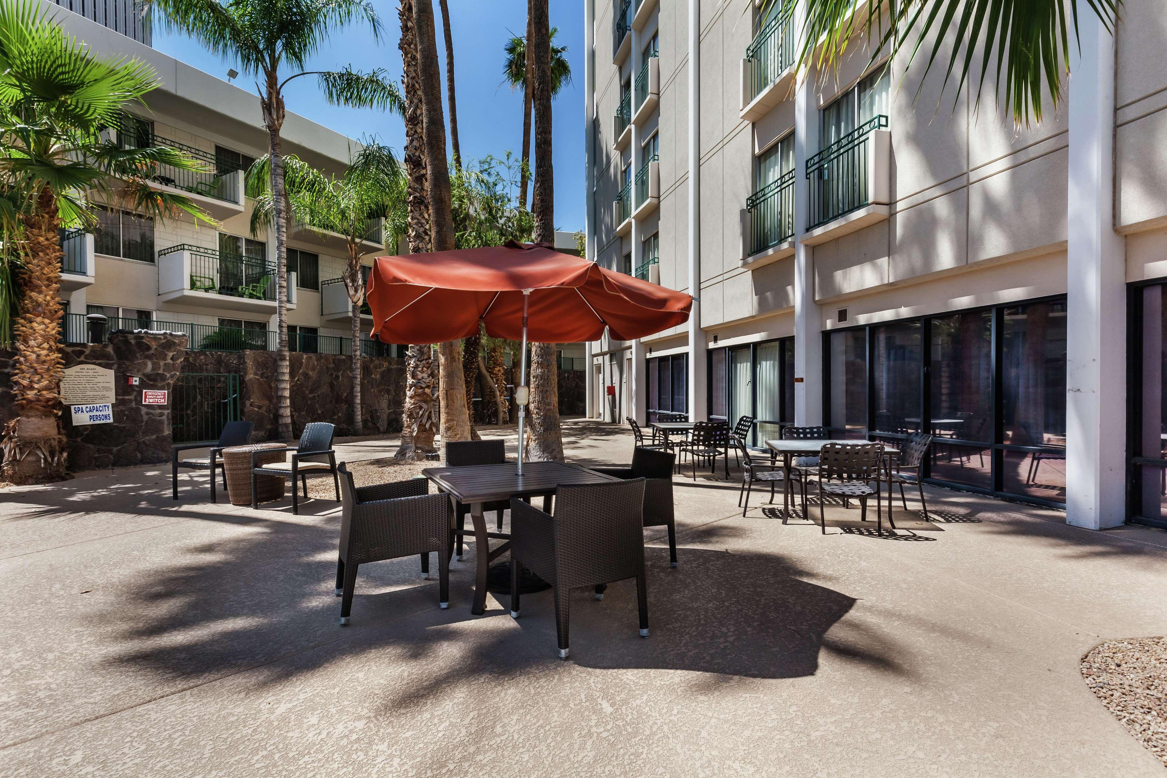 Hilton Garden Inn Phoenix Midtown מראה חיצוני תמונה