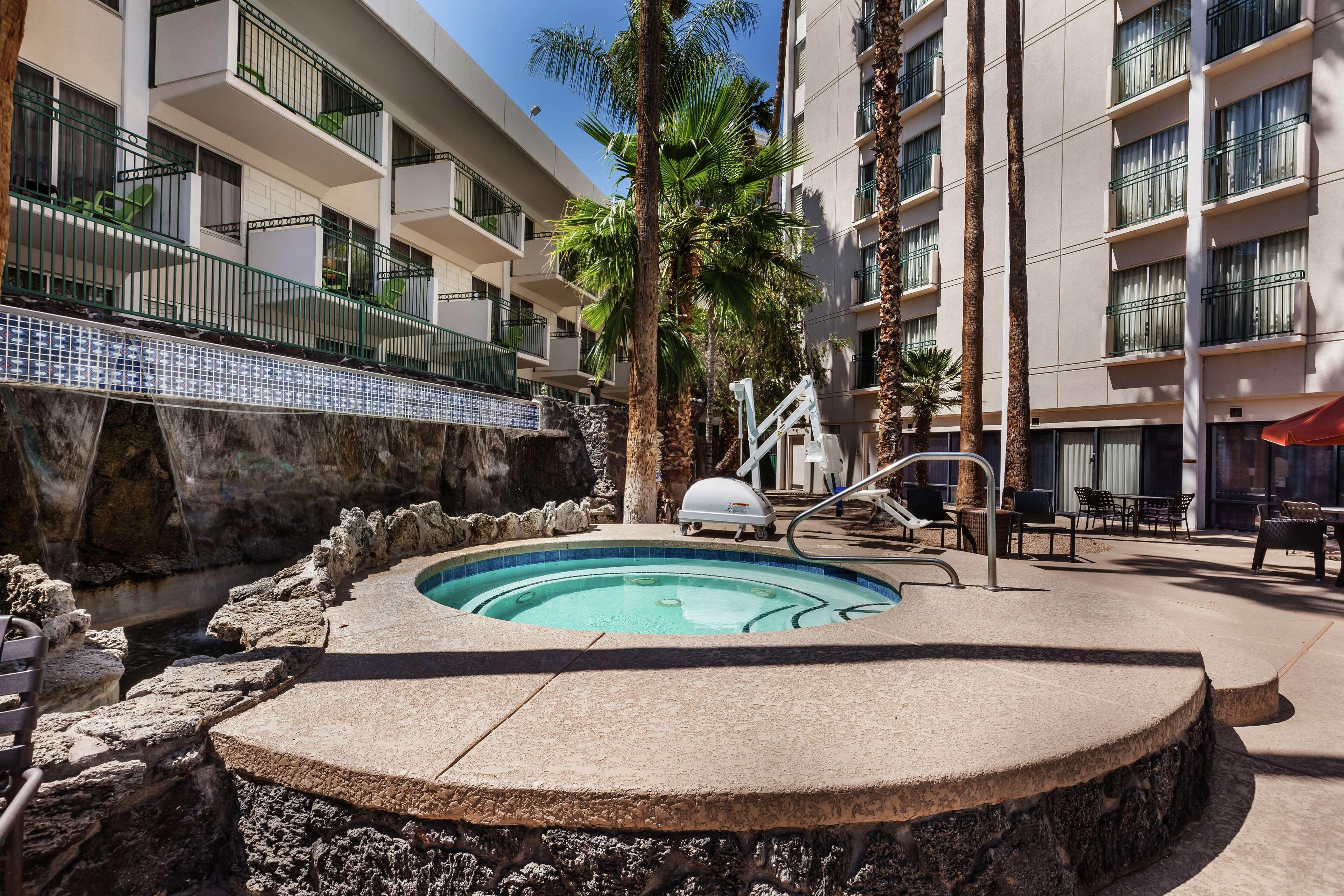 Hilton Garden Inn Phoenix Midtown מראה חיצוני תמונה