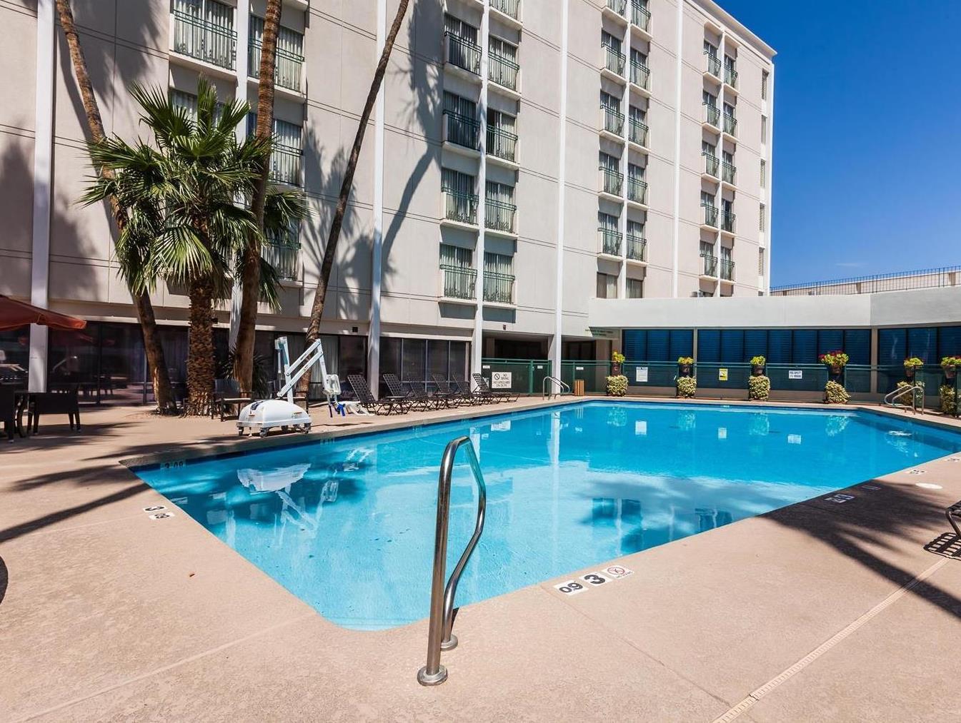 Hilton Garden Inn Phoenix Midtown מראה חיצוני תמונה