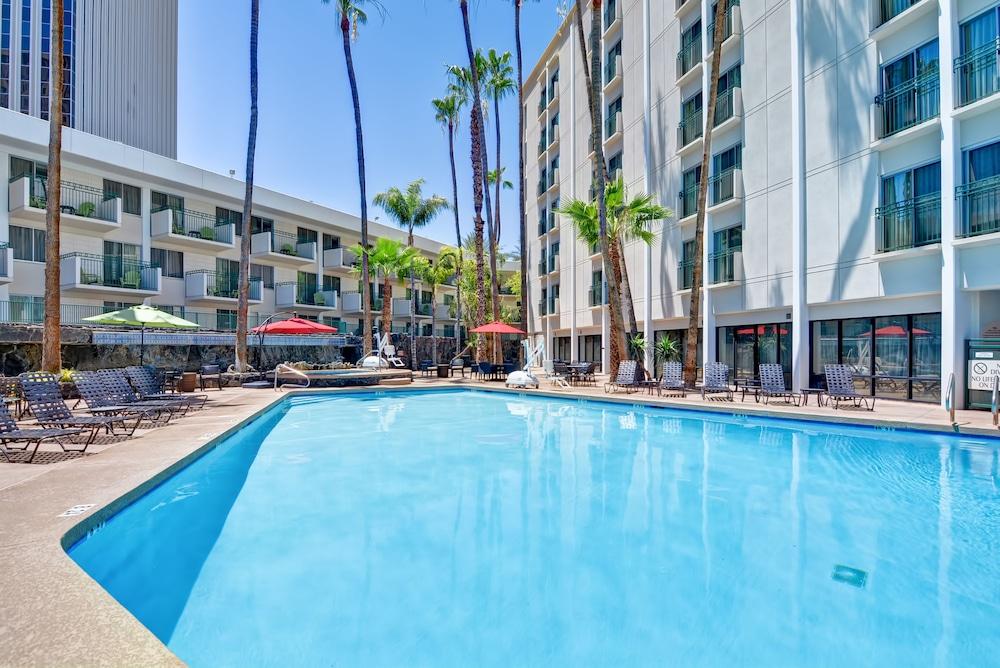 Hilton Garden Inn Phoenix Midtown מראה חיצוני תמונה